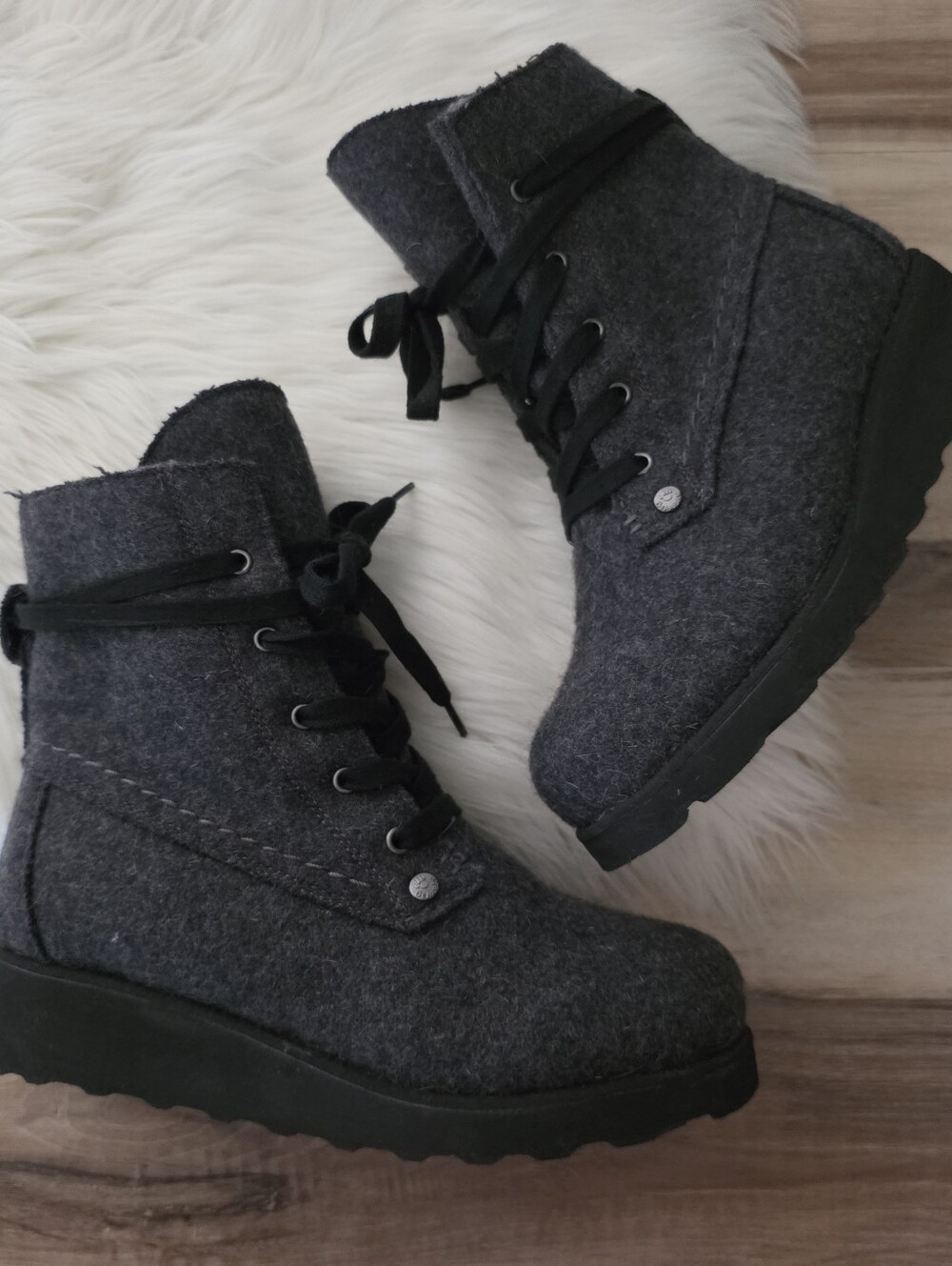 NWOT BearPaw Krista Grey Wool Ankle Boots - 7